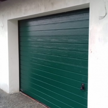 Ручные секционные ворота зеленого цвета 2875x3125