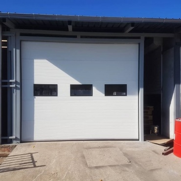 Секционные ворота вертикальные с окном 2625x3000